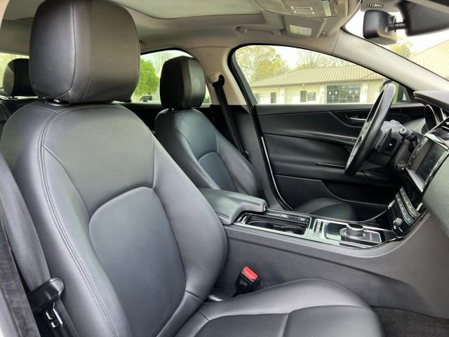 Used 2018 Jaguar XE image 24