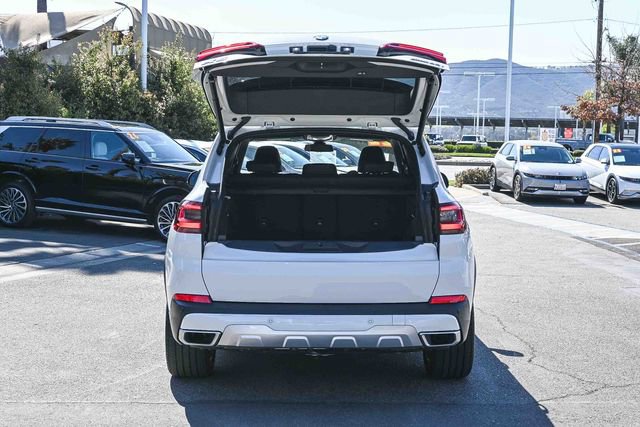 Used 2022 BMW X5 xDrive40i w/ Premium Package image 9