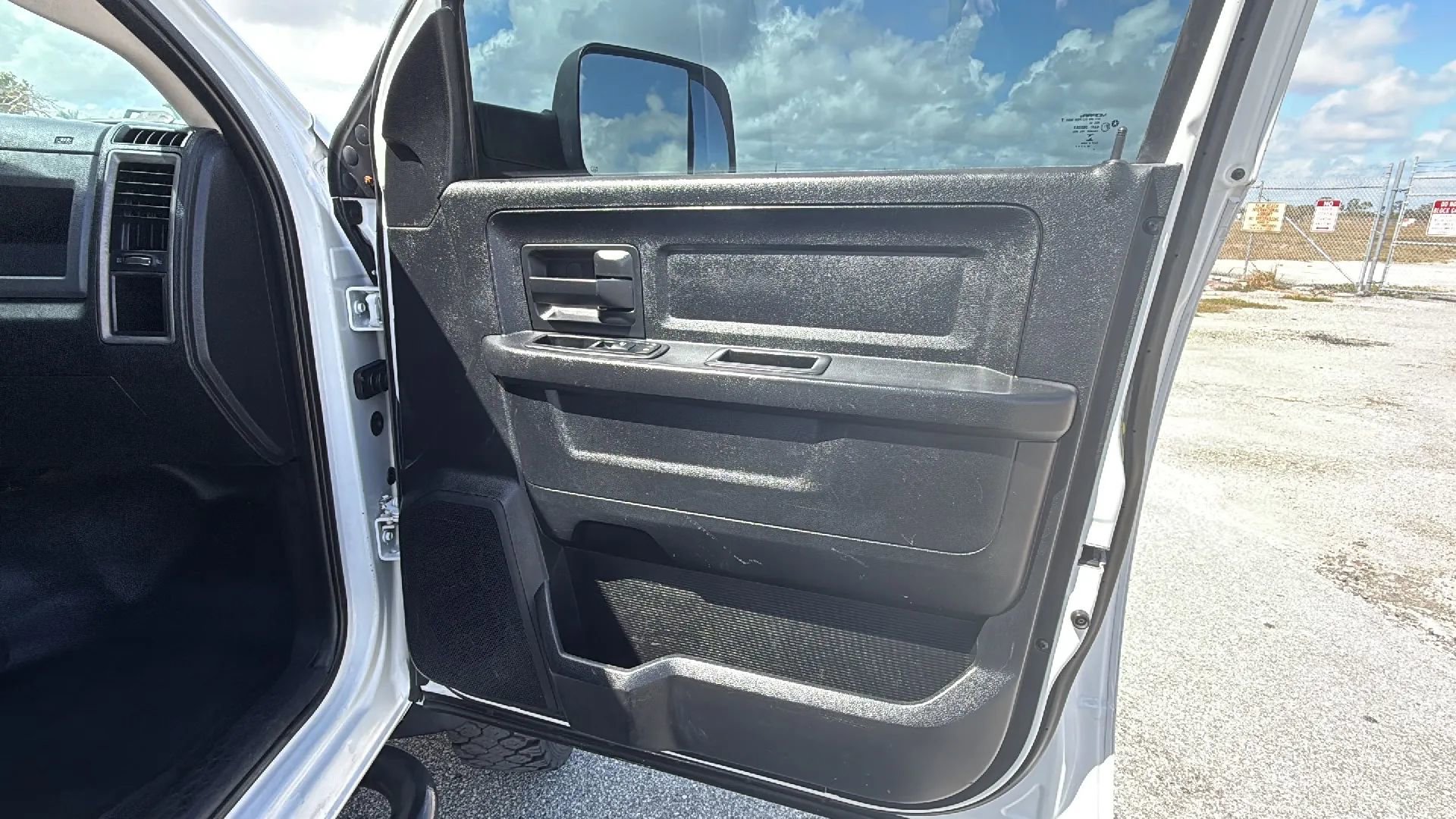 Used 2015 RAM 4500 Tradesman w/ Chrome Appearance Group image 19