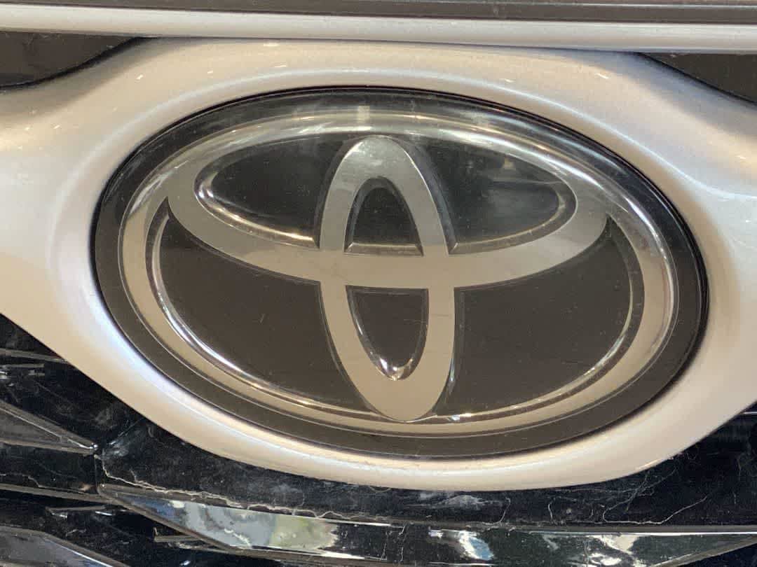 Certified 2021 Toyota Highlander XLE AWD/4WD image 10