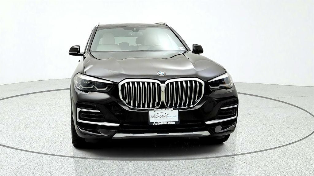 Used 2022 BMW X5 xDrive40i w/ Premium Package AWD/4WD image 4