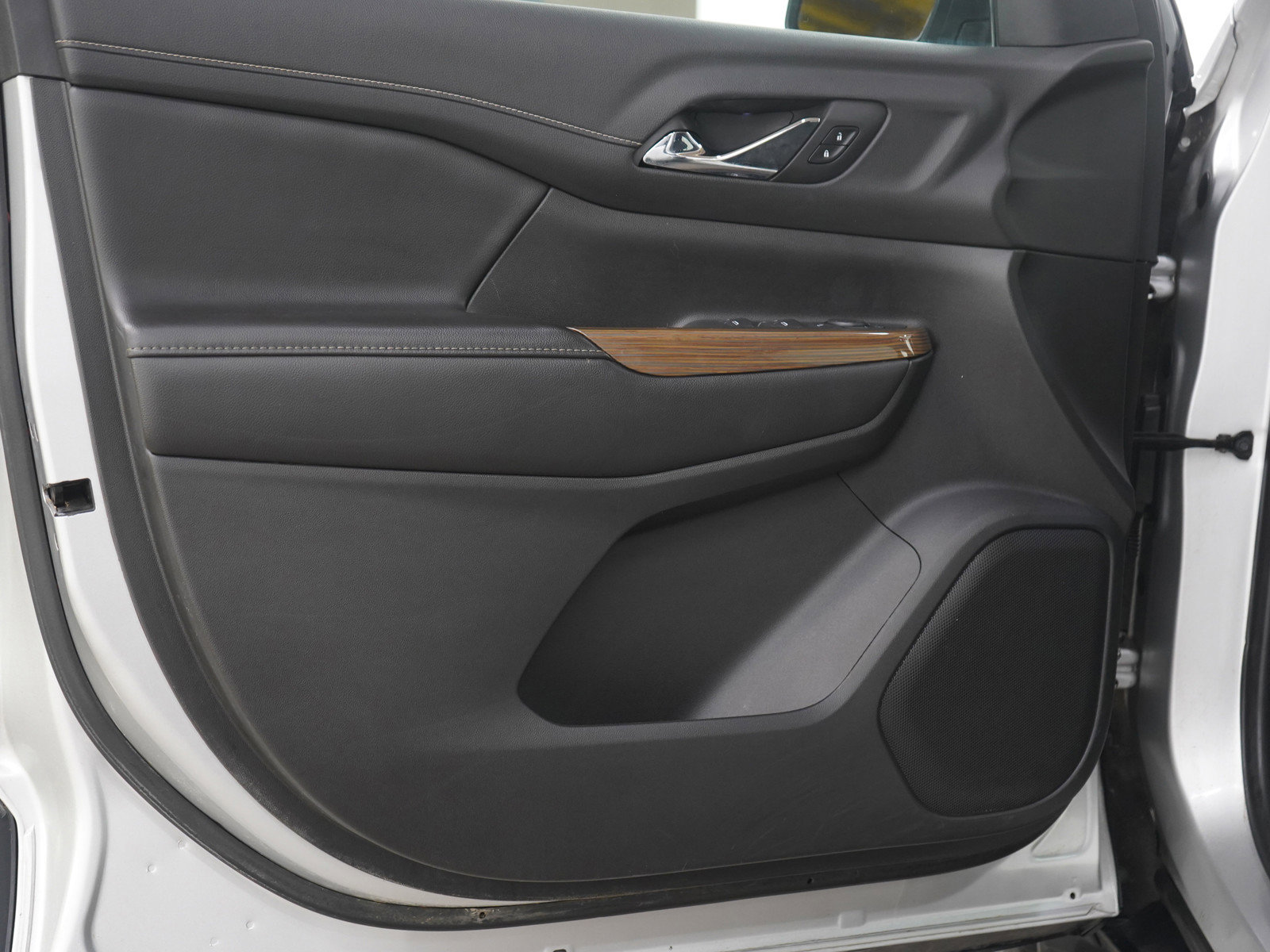 Used 2019 GMC Acadia SLE image 20
