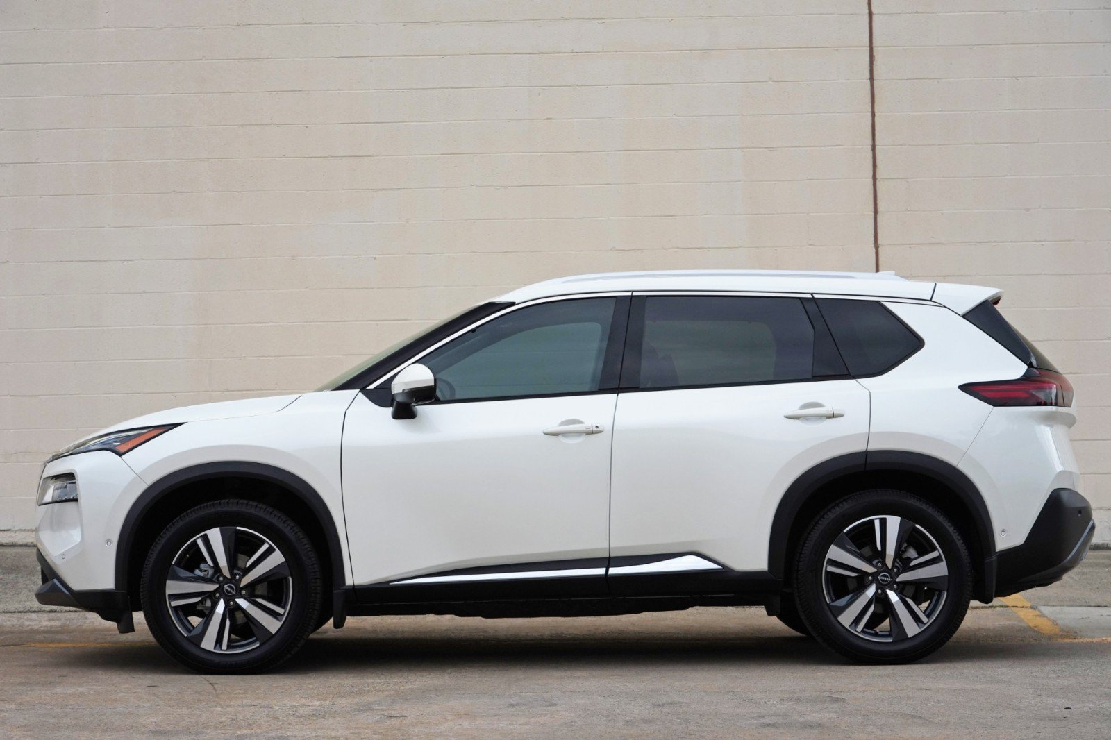 Used 2023 Nissan Rogue SL w/ SL Premium Package FWD image 8