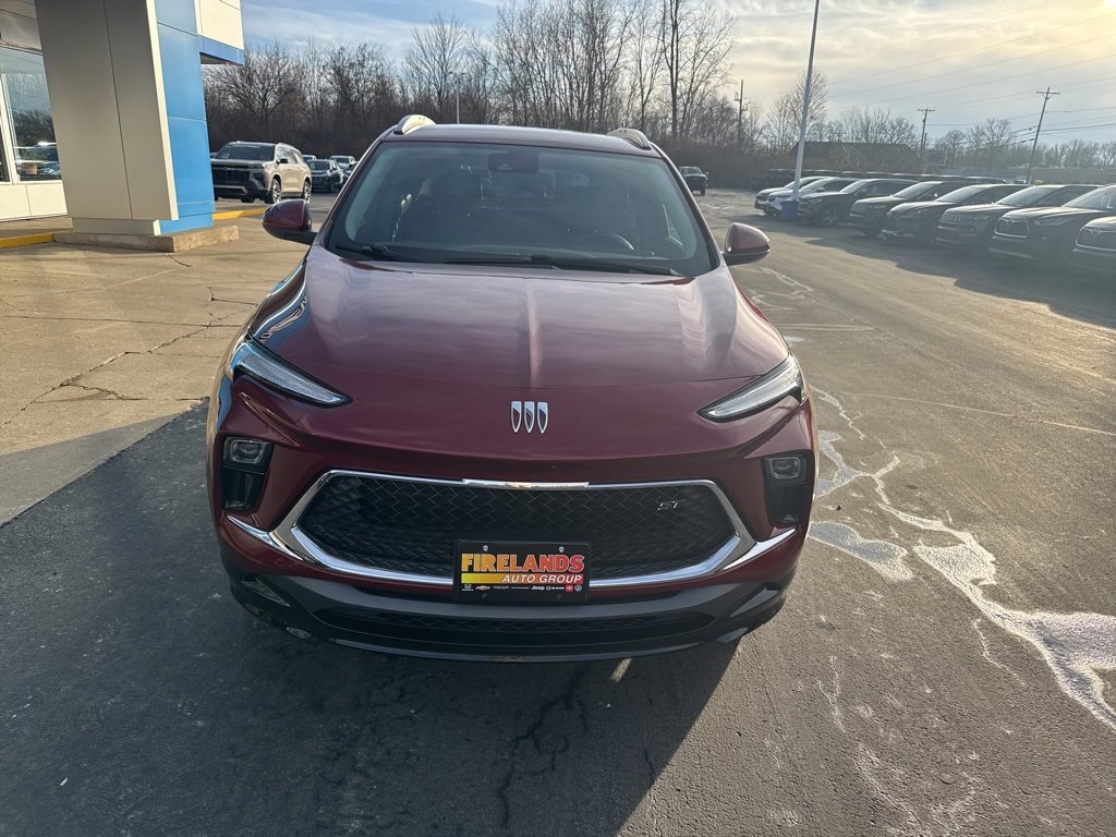 Used 2024 Buick Encore GX Sport Touring image 2