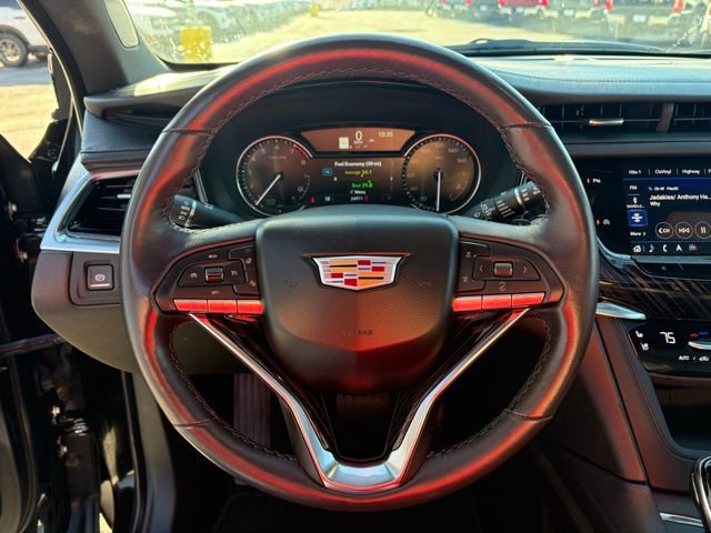 Used 2025 Cadillac XT6 Premium Luxury image 13