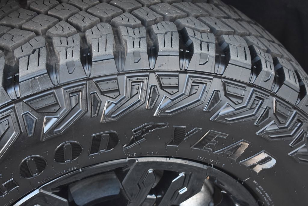 Certified 2025 Chevrolet Silverado 1500 ZR2 w/ Technology Package image 32