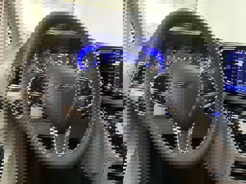 Used 2023 Chrysler Pacifica Touring-L image 19