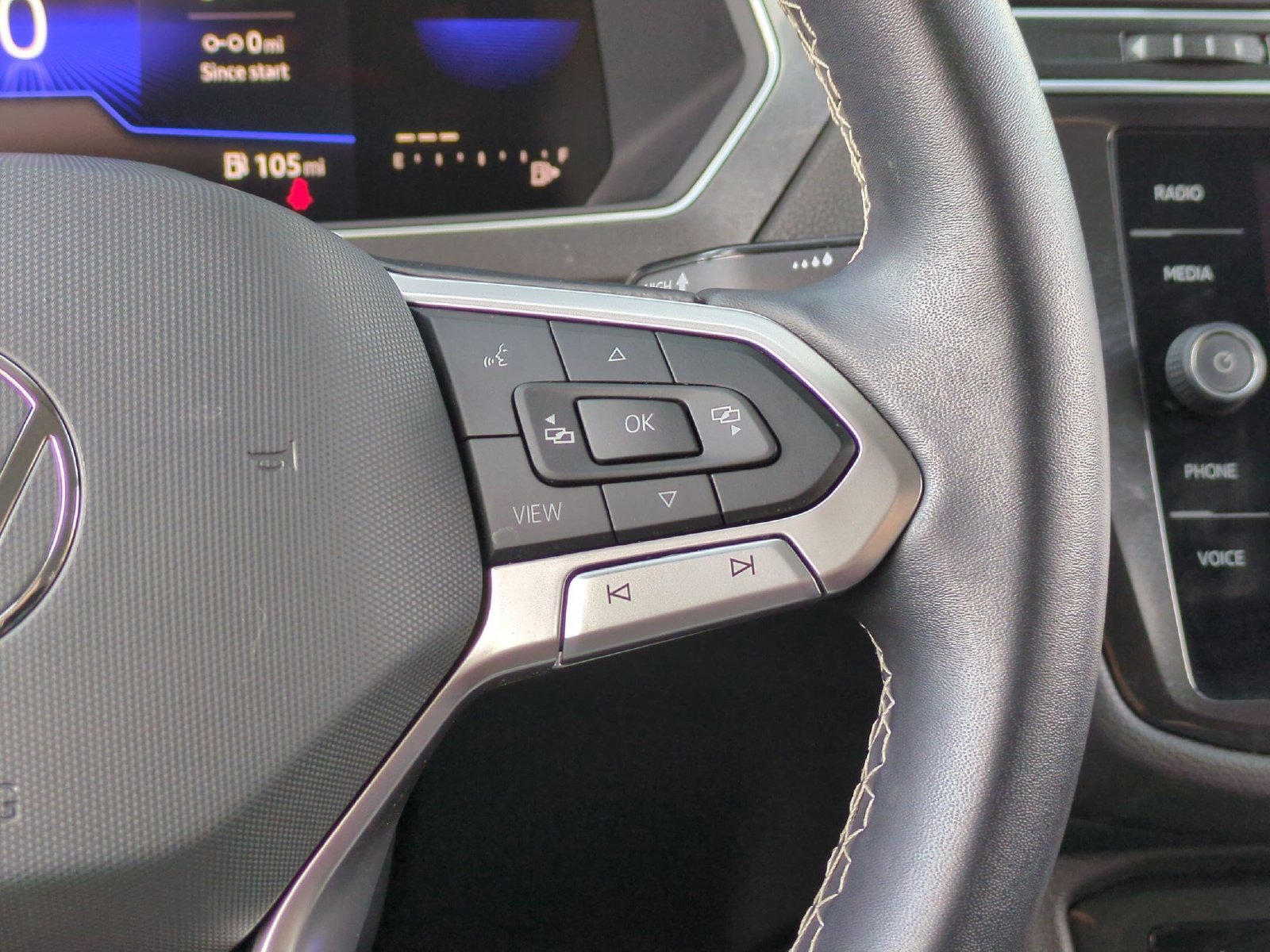 Used 2023 Volkswagen Tiguan SE FWD image 11