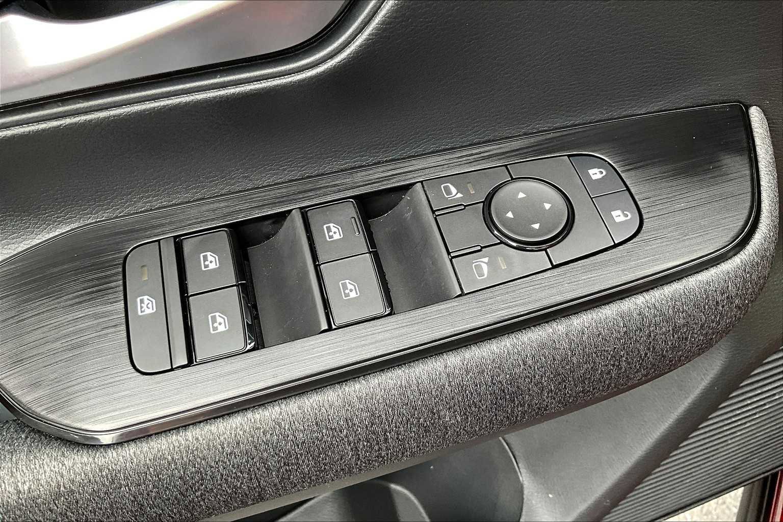 New 2025 Nissan Kicks SV w/ SV Premium Package image 19