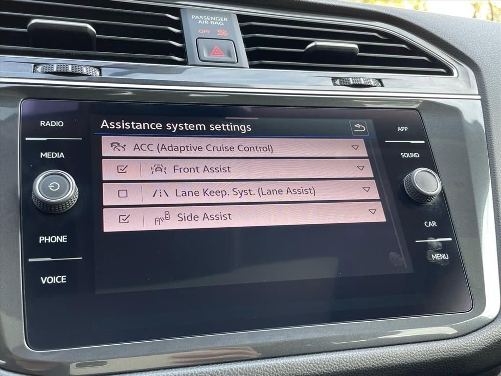 Used 2022 Volkswagen Tiguan SE image 10