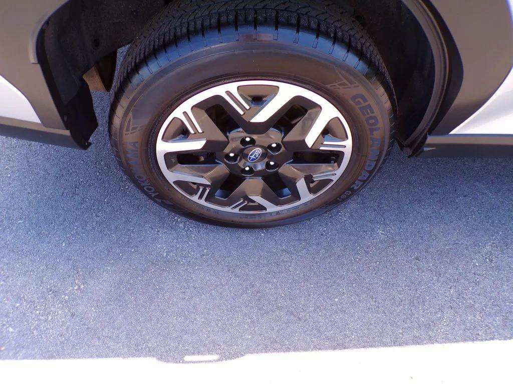 Certified 2025 Subaru Forester Premium AWD/4WD image 23