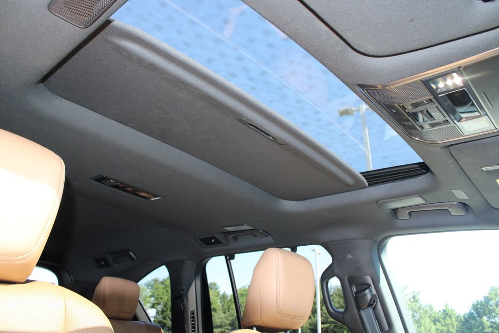 Used 2023 Lexus LX 600 4WD w/ Appearance Package image 31