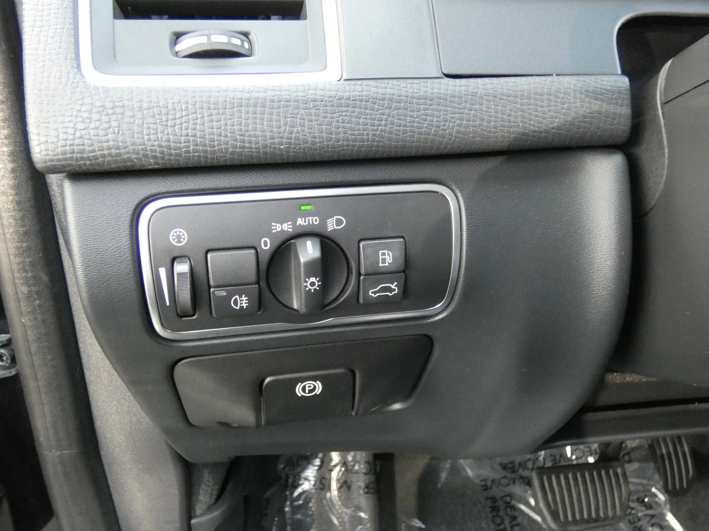 Used 2017 Volvo XC60 T5 Dynamic w/ Preferred Option Package image 60