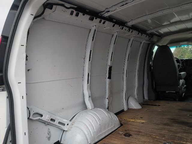 Used 2010 Chevrolet Express 1500 RWD image 23