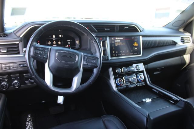 Used 2022 GMC Yukon XL Denali w/ Denali Premium Package AWD/4WD image 18