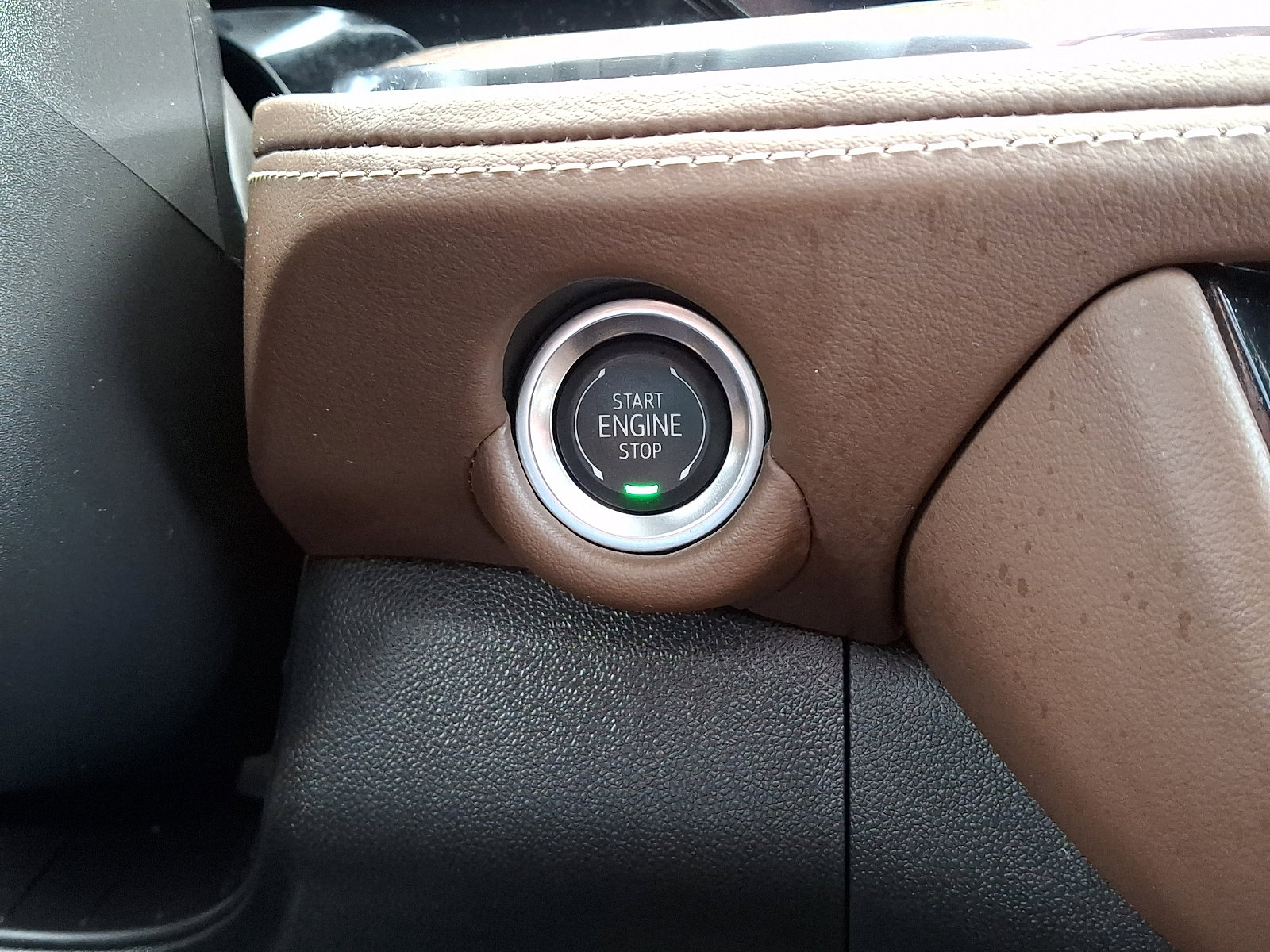 Used 2025 Chevrolet Suburban High Country image 28