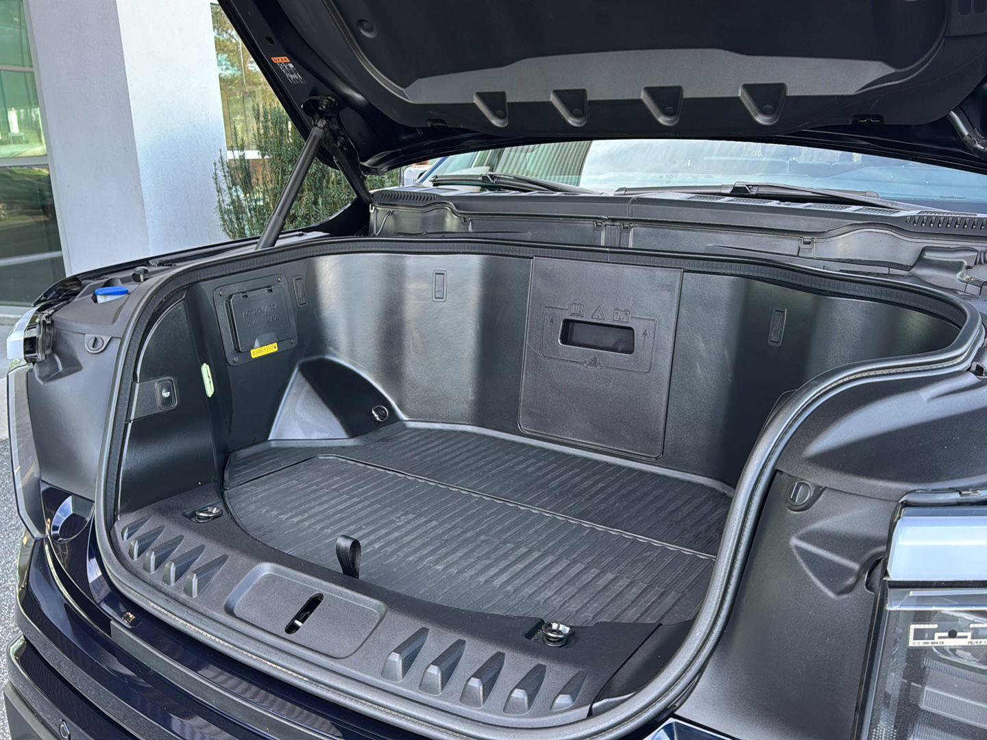 Used 2023 Ford F150 Lightning Lariat image 27