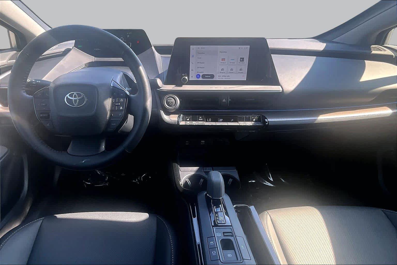 Used 2024 Toyota Prius XLE FWD image 15