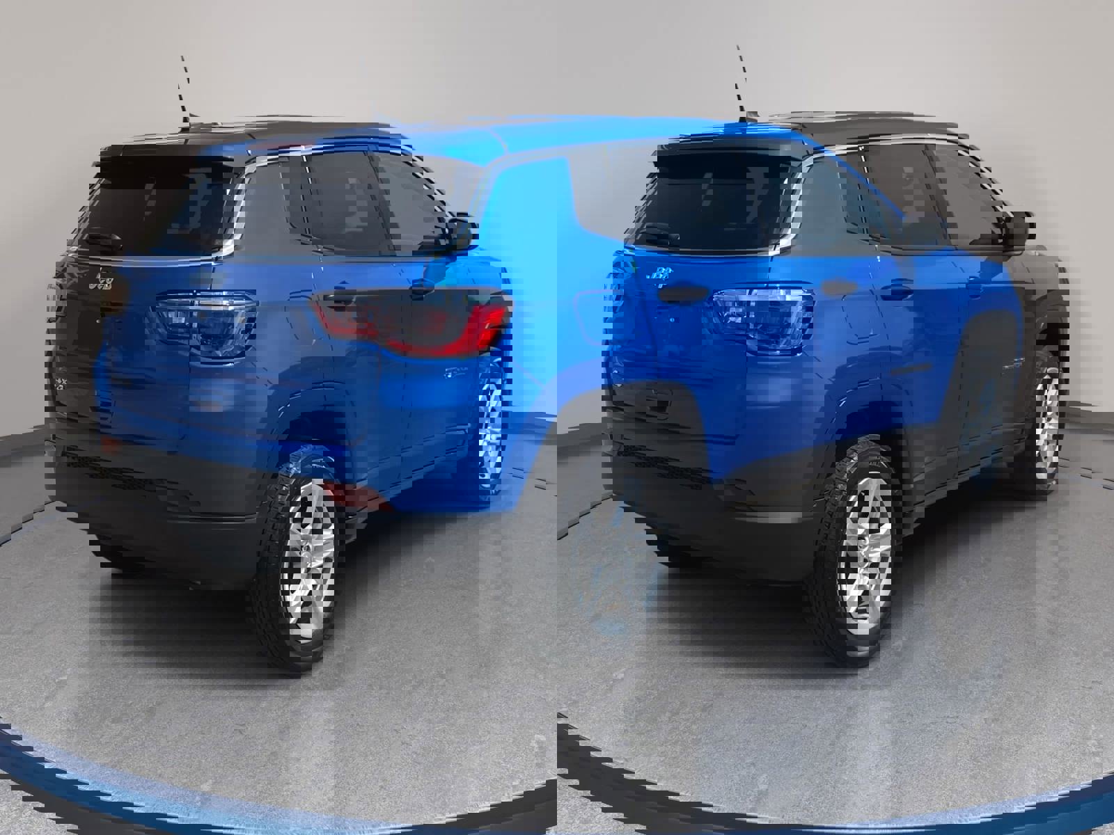 Used 2023 Jeep Compass Sport image 5