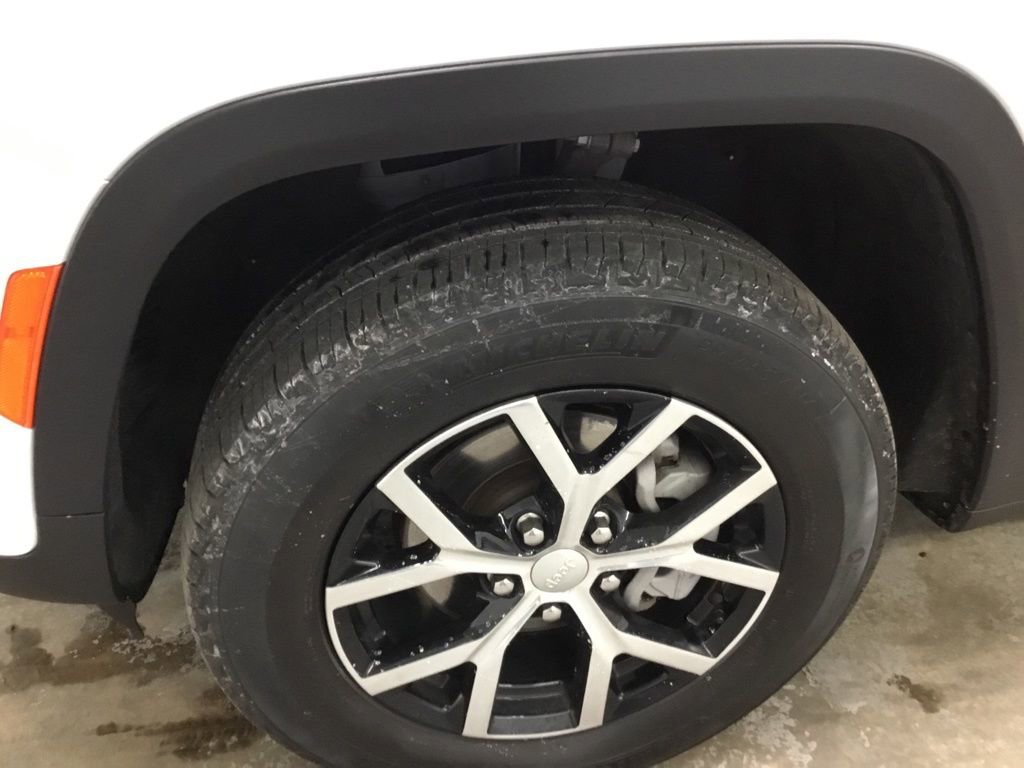 Used 2024 Jeep Grand Cherokee Limited image 4