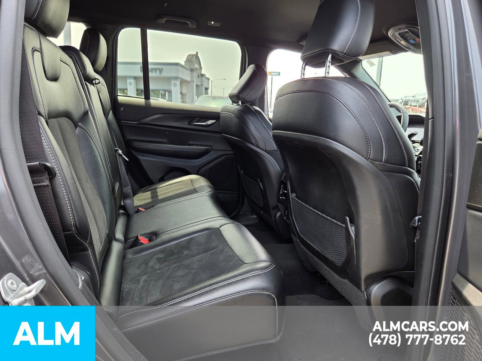 Used 2024 Jeep Grand Cherokee Altitude image 17