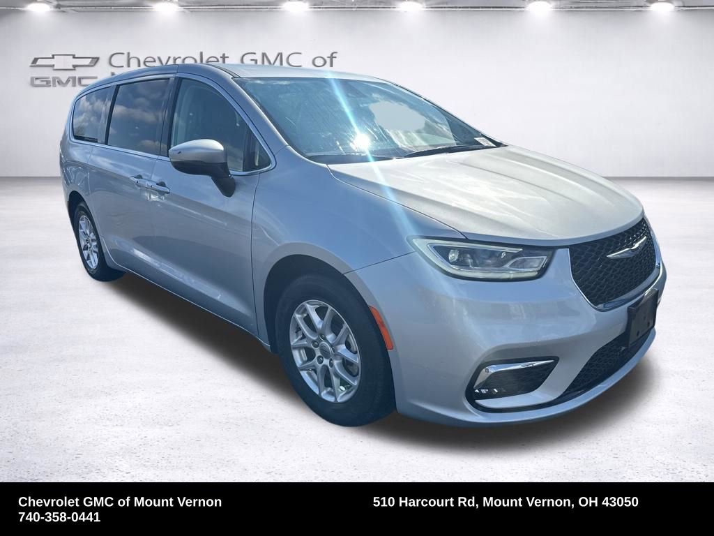 Used 2023 Chrysler Pacifica Touring-L image 8