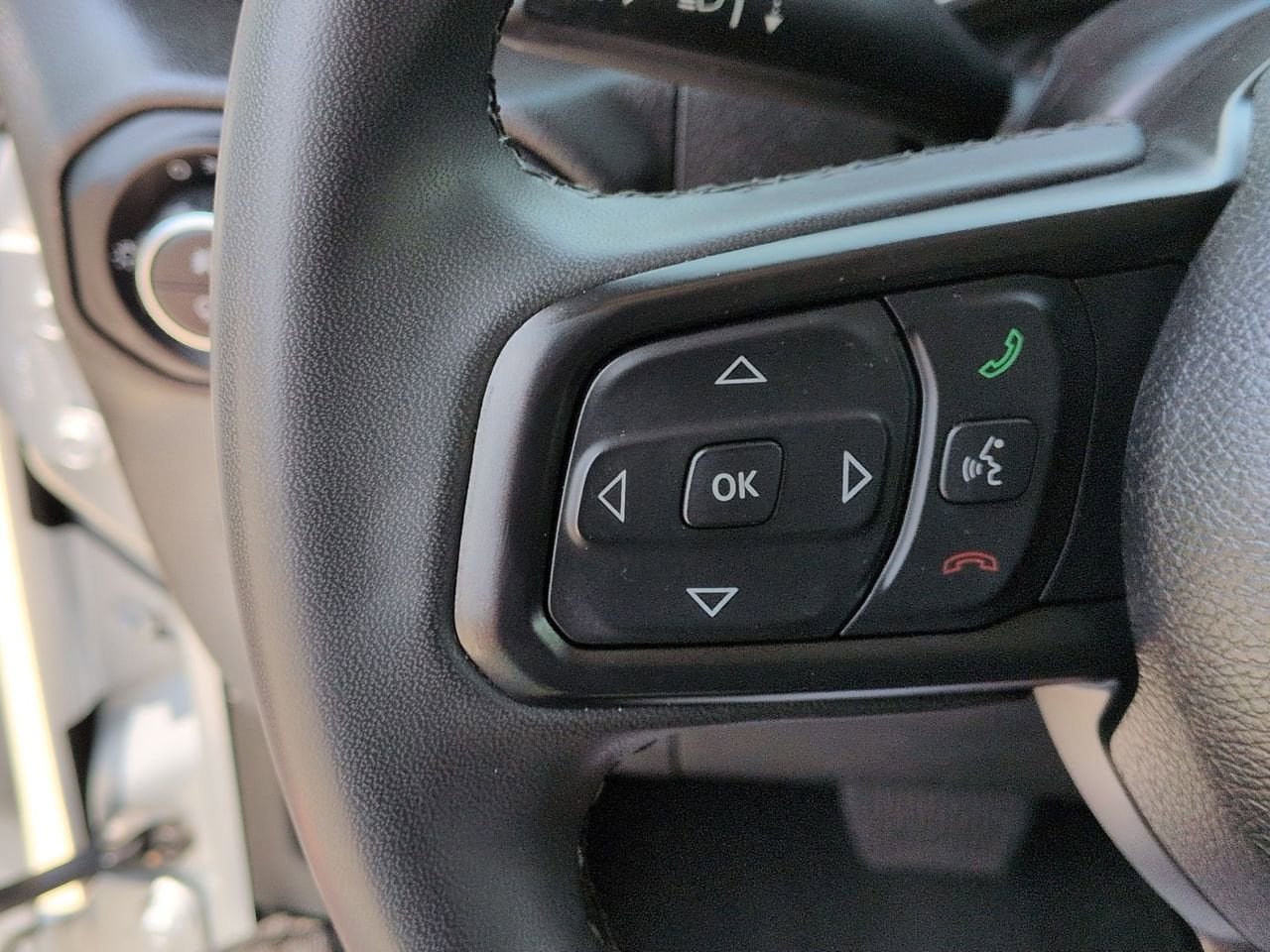 Used 2023 Jeep Gladiator Sport AWD/4WD image 12