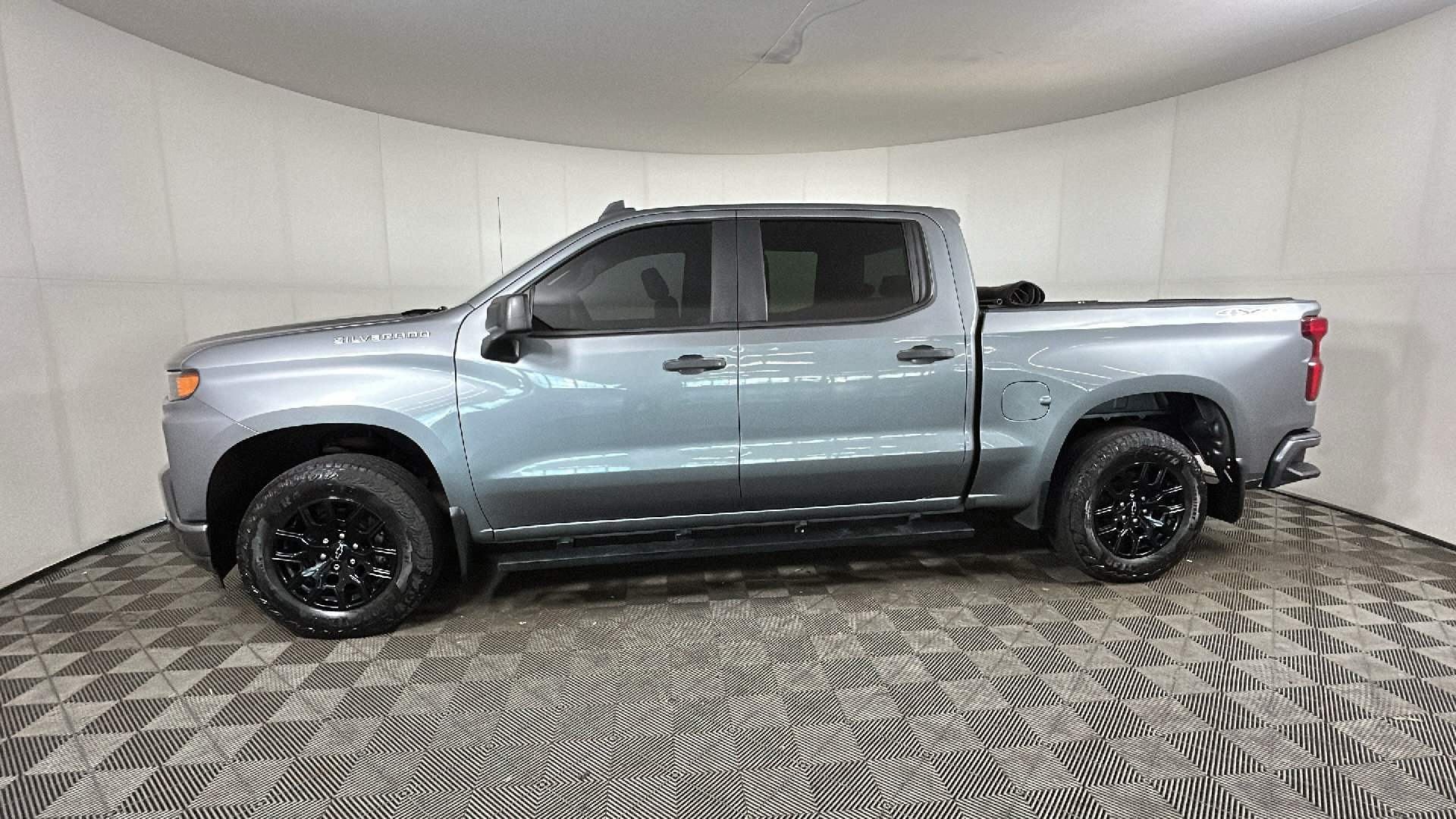 Used 2020 Chevrolet Silverado 1500 Custom w/ Custom Value Package AWD/4WD image 7