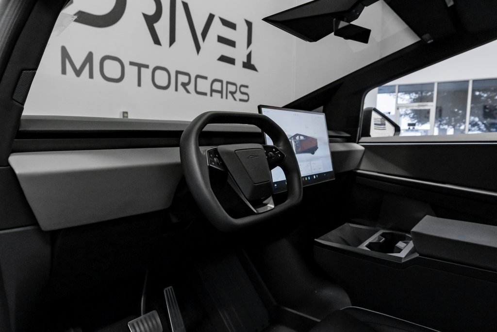 Used 2025 Tesla Cybertruck AWD Crew Cab image 3