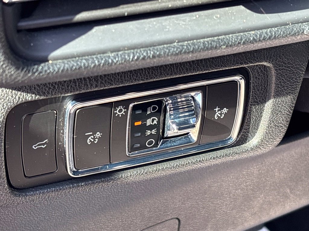 Used 2023 Lincoln Corsair AWD image 24