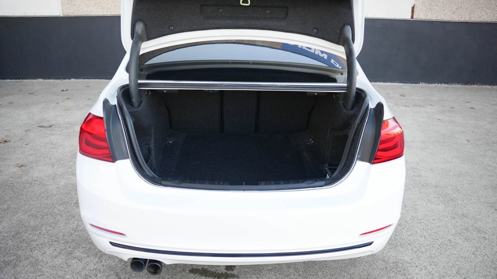 Used 2018 BMW 330i xDrive Sedan w/ Convenience Package image 17