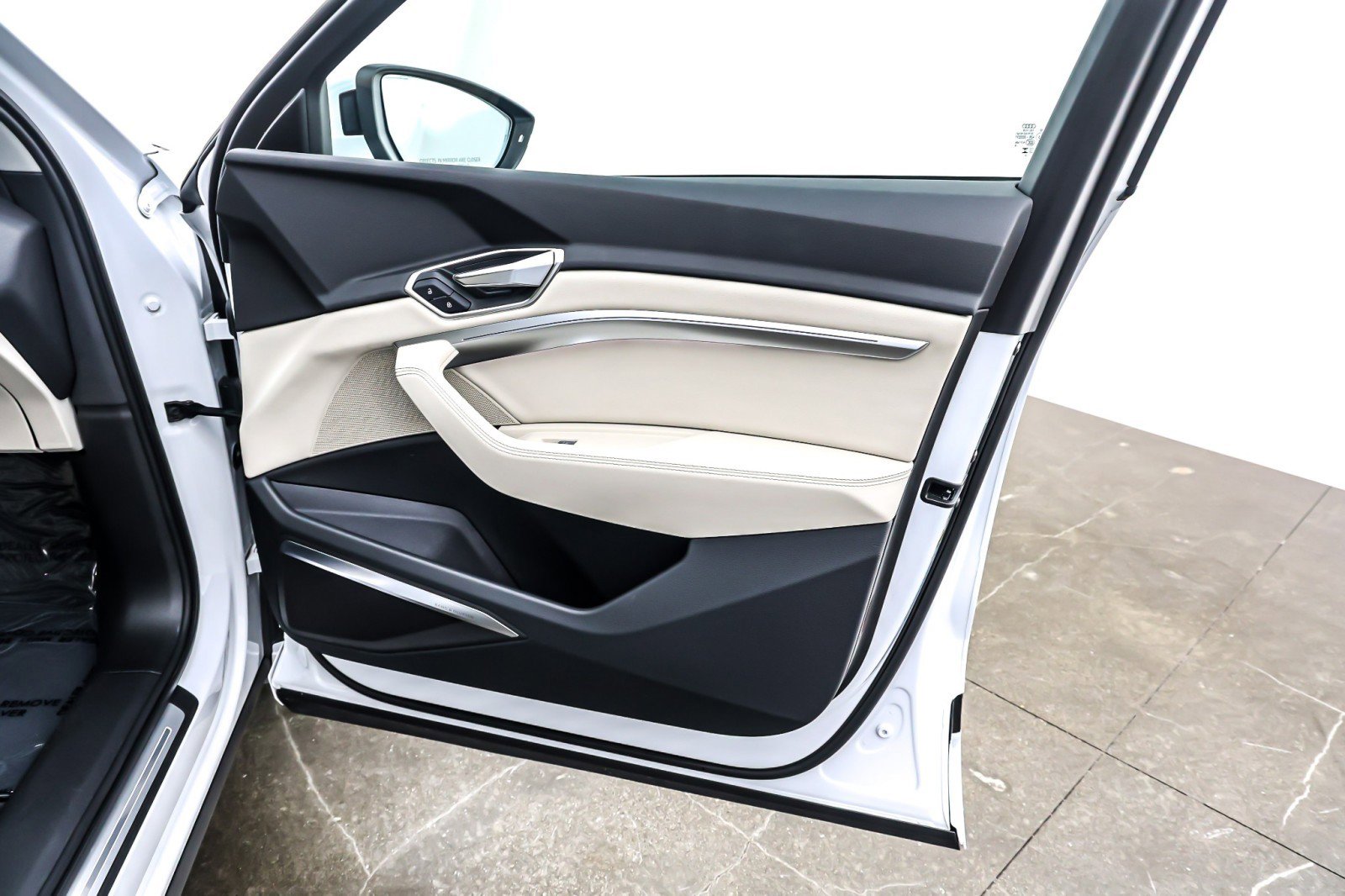 Used 2024 Audi Q8 e-tron Premium Plus w/ Premium Plus Package image 25