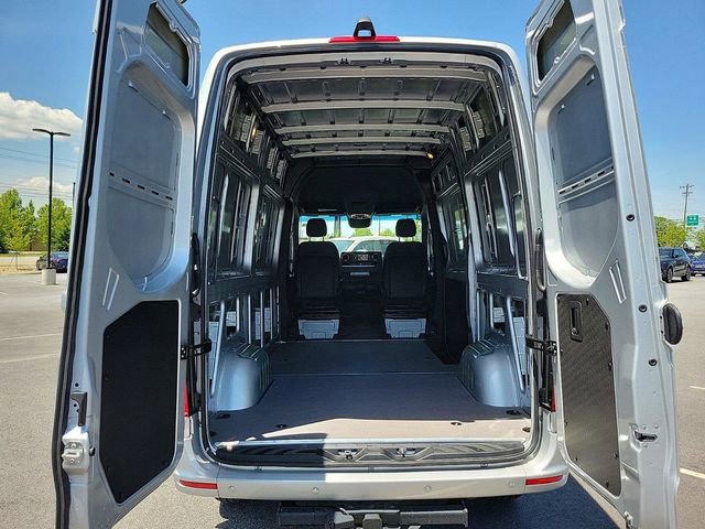 Used 2024 Mercedes-Benz Sprinter 2500 image 5