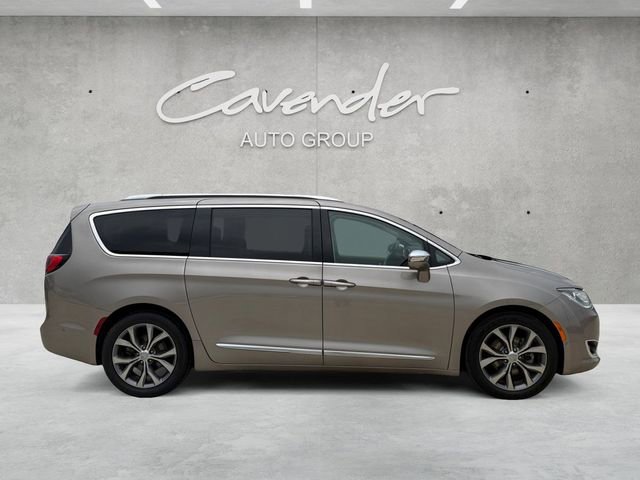 Used 2018 Chrysler Pacifica Limited w/ Tire & Wheel Group FWD image 18