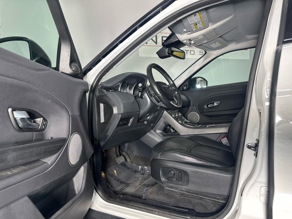 Used 2018 Land Rover Range Rover Evoque SE image 10