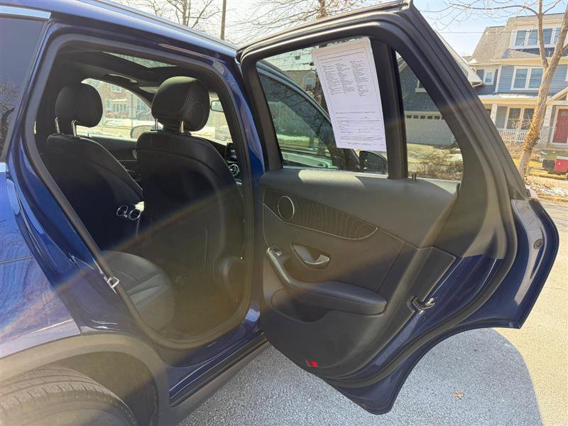 Used 2018 Mercedes-Benz GLC 300 4MATIC image 16