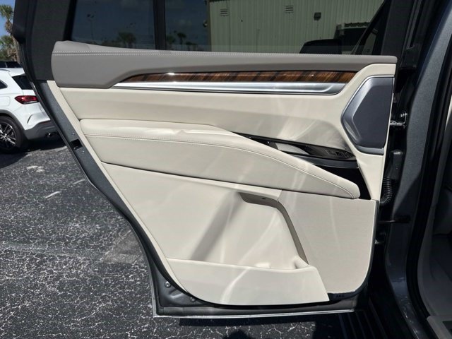 Certified 2026 Cadillac Escalade Platinum Luxury AWD/4WD image 14