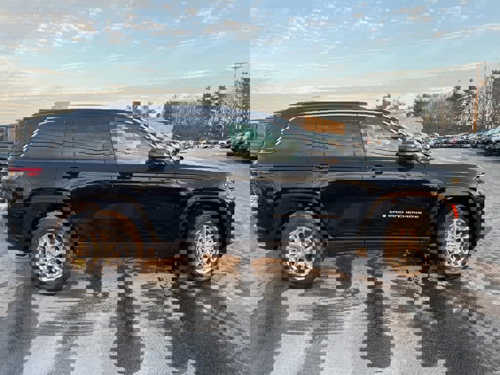 New 2025 Jeep Grand Cherokee Laredo X image 10