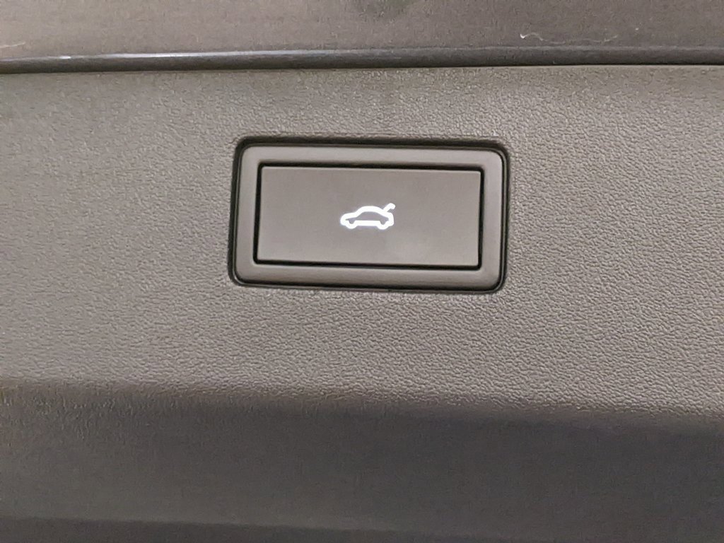 New 2025 Volkswagen Tiguan SE R-Line image 29