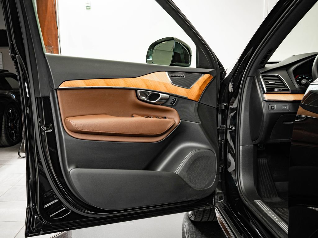Used 2022 Volvo XC90 T6 Momentum AWD/4WD image 27