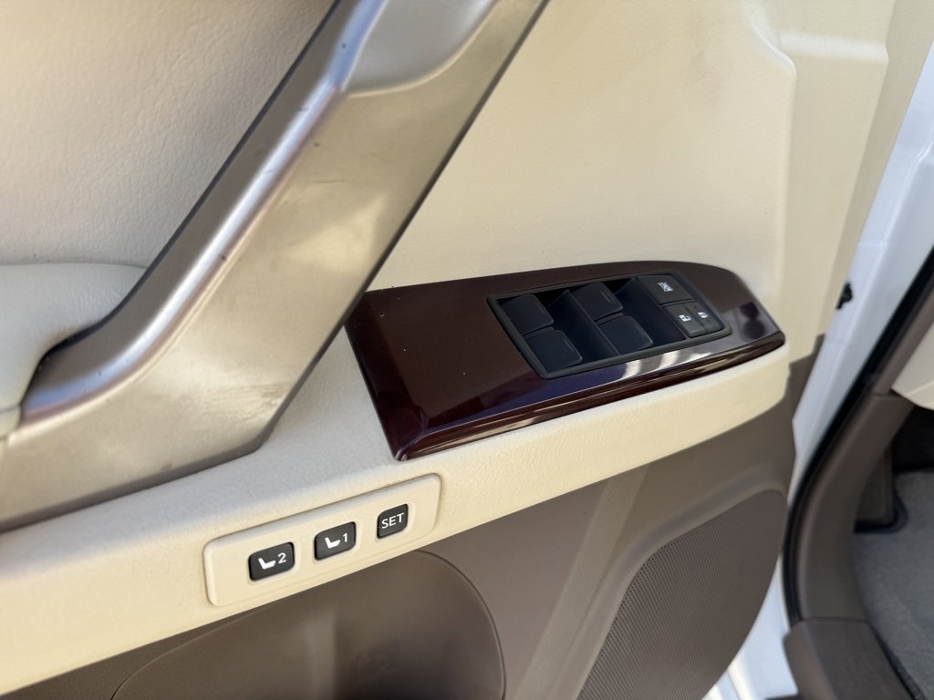 Used 2014 Lexus GX 460 image 39