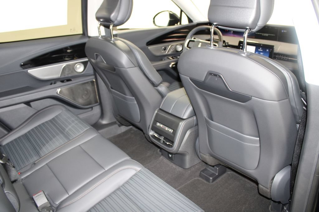 New 2026 Lincoln Nautilus Reserve AWD/4WD image 32