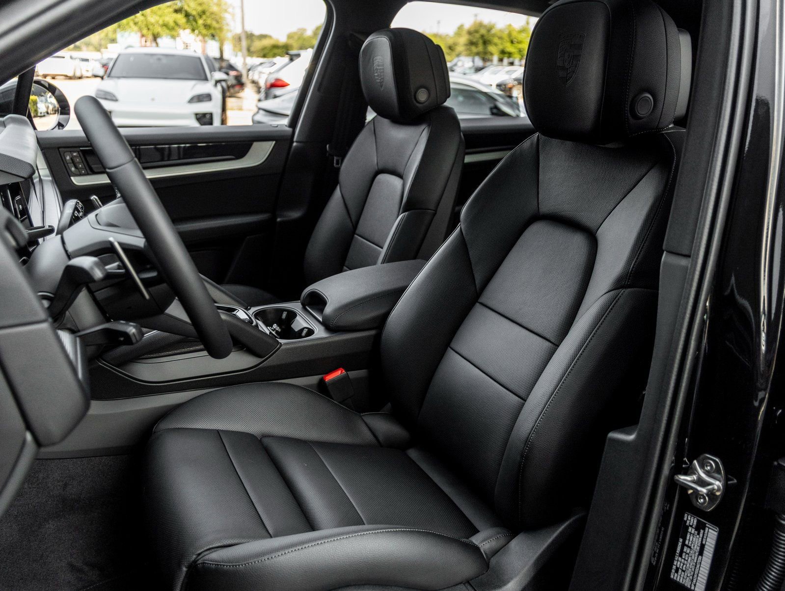 Certified 2025 Porsche Cayenne image 5