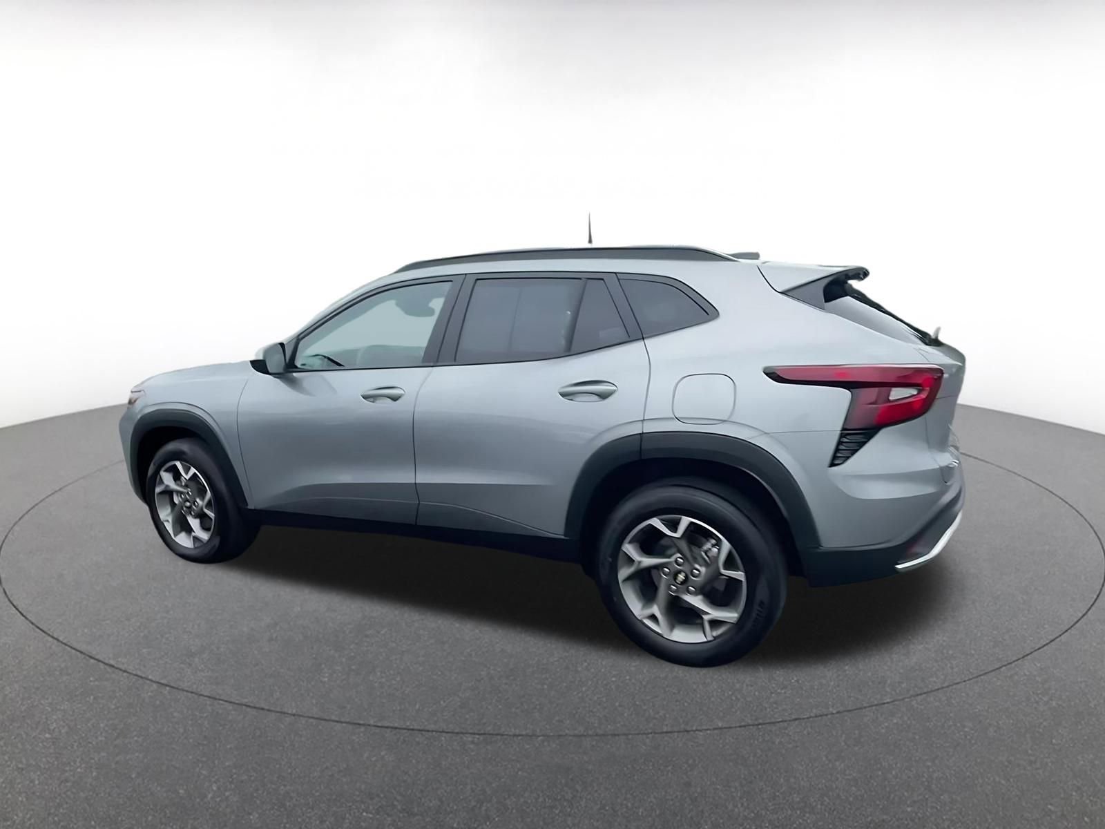 Used 2025 Chevrolet Trax LT image 10