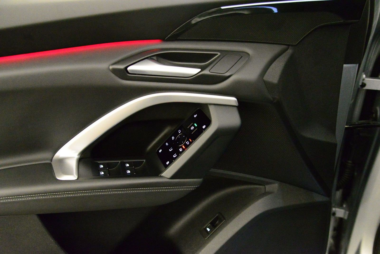Used 2025 Audi Q5 Premium w/ Convenience Package AWD/4WD image 9