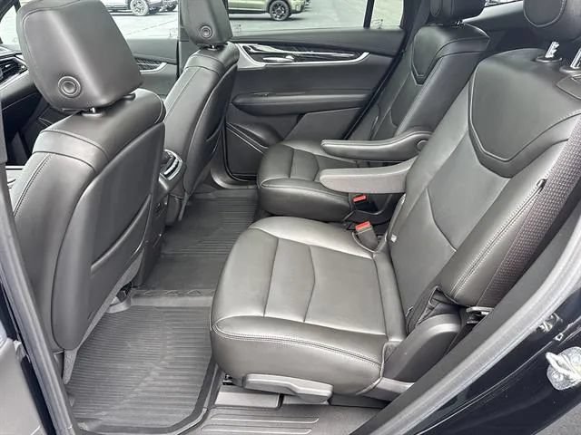Used 2023 Cadillac XT6 Premium Luxury w/ Technology Package AWD/4WD image 15