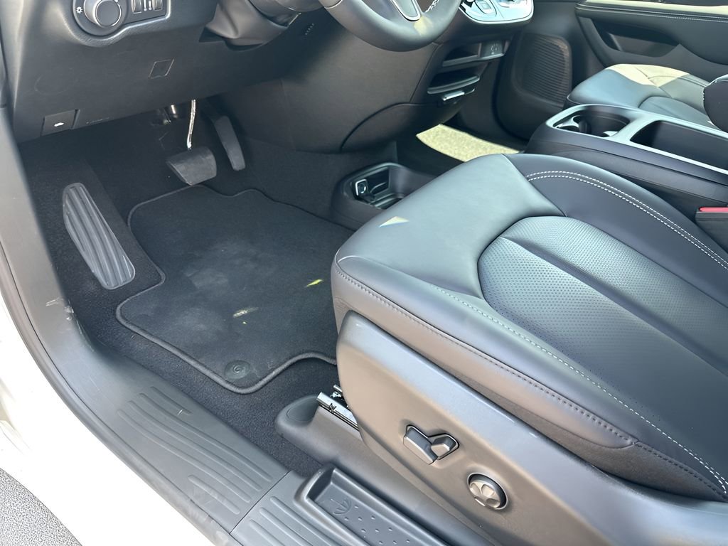 New 2026 Chrysler Voyager LX image 26