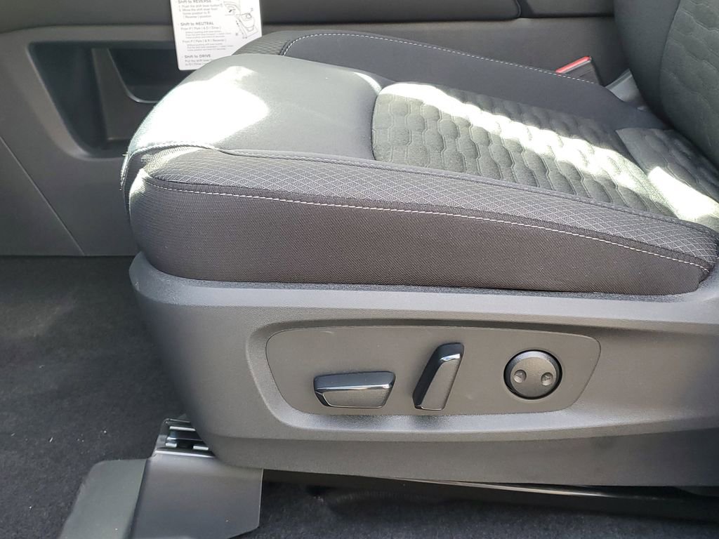 New 2025 Nissan Pathfinder SV image 12