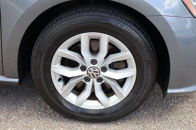 Used 2016 Volkswagen Passat 1.8T S image 10
