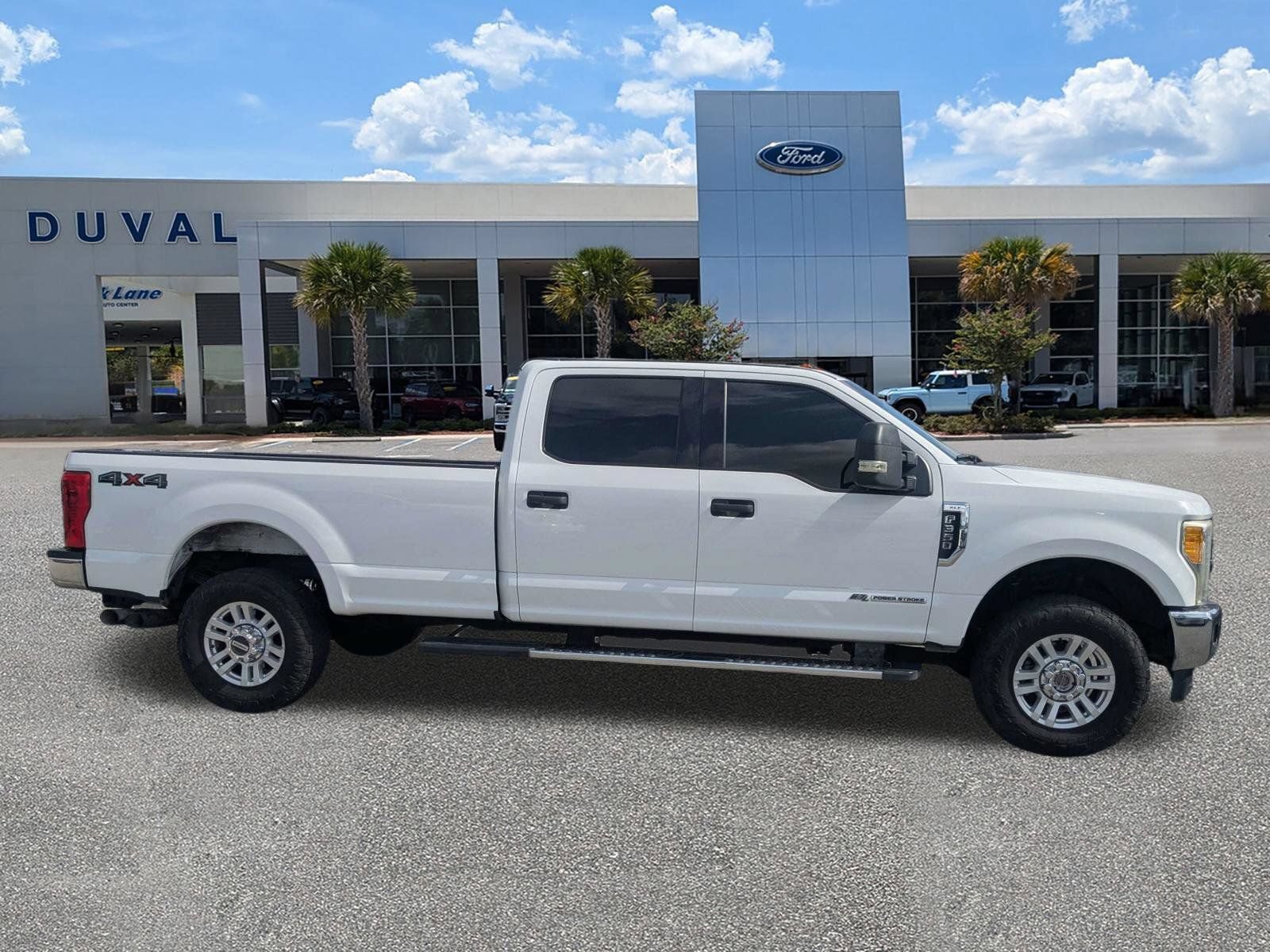 Used 2017 Ford F350 XLT w/ XLT Value Package AWD/4WD image 3